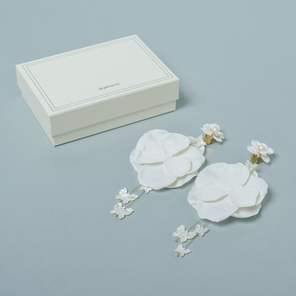 KAPULI FLOWER EARRING(カプリフラワーイヤリング)(オフ)orgablanca